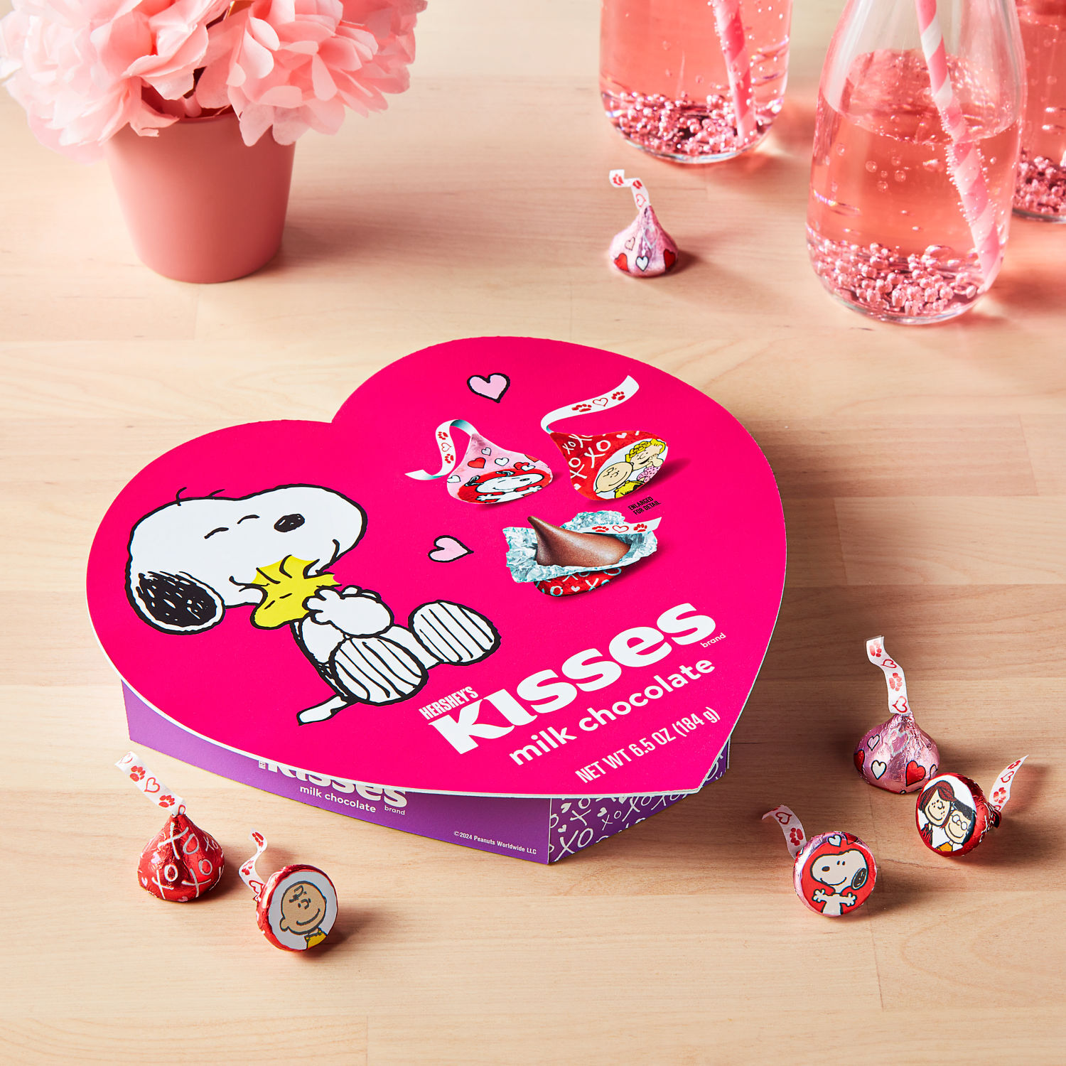 HERSHEY’S KISSES Milk Chocolate Snoopy™ and Friends, Valentine’s Day, Candy Gift Box, 6.5 oz - THE HERSHEY COMPANY