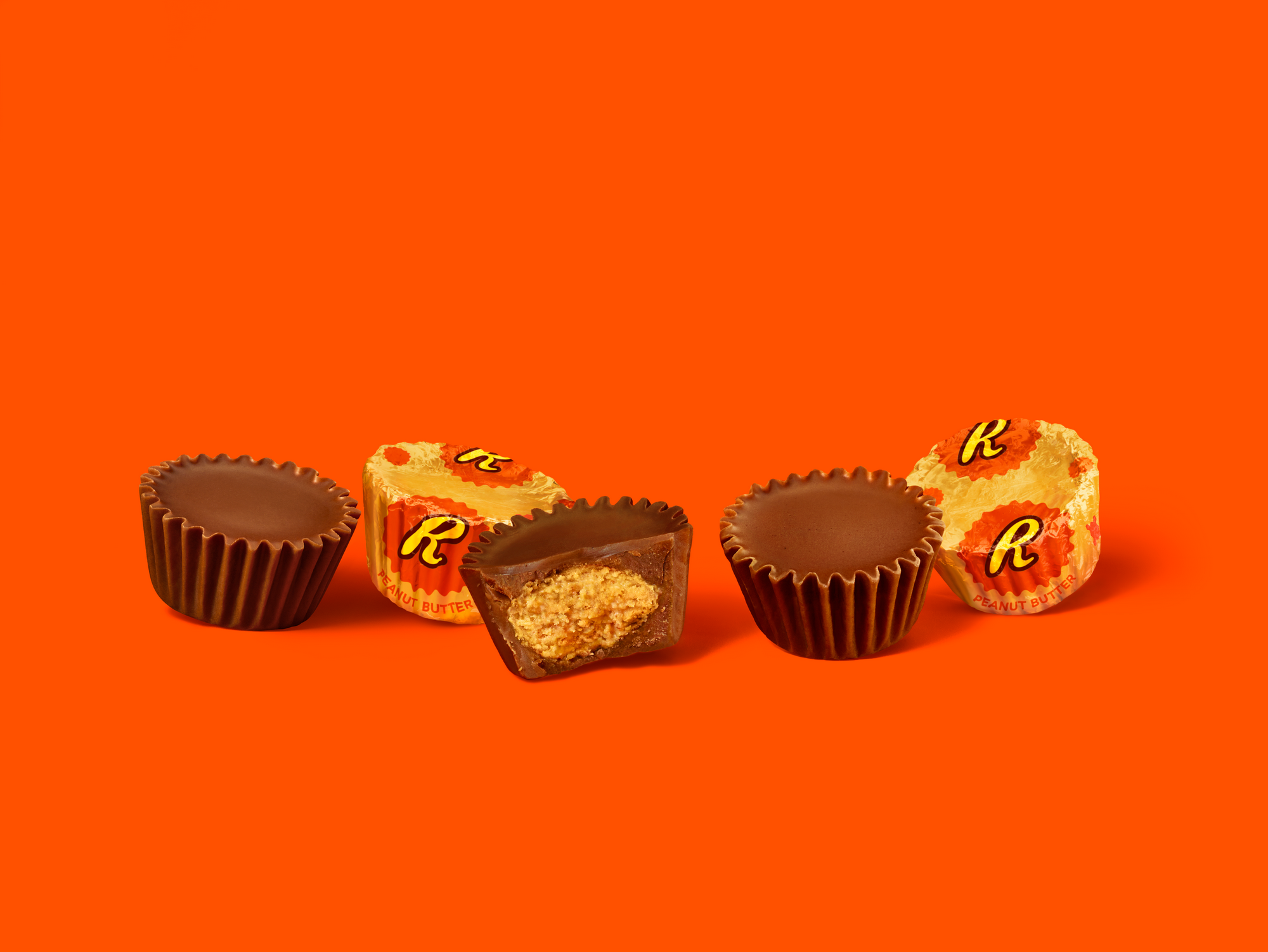 REESE’S Milk Chocolate Peanut Butter Cup Miniatures Bulk 25 lbs Candy Box - THE HERSHEY COMPANY